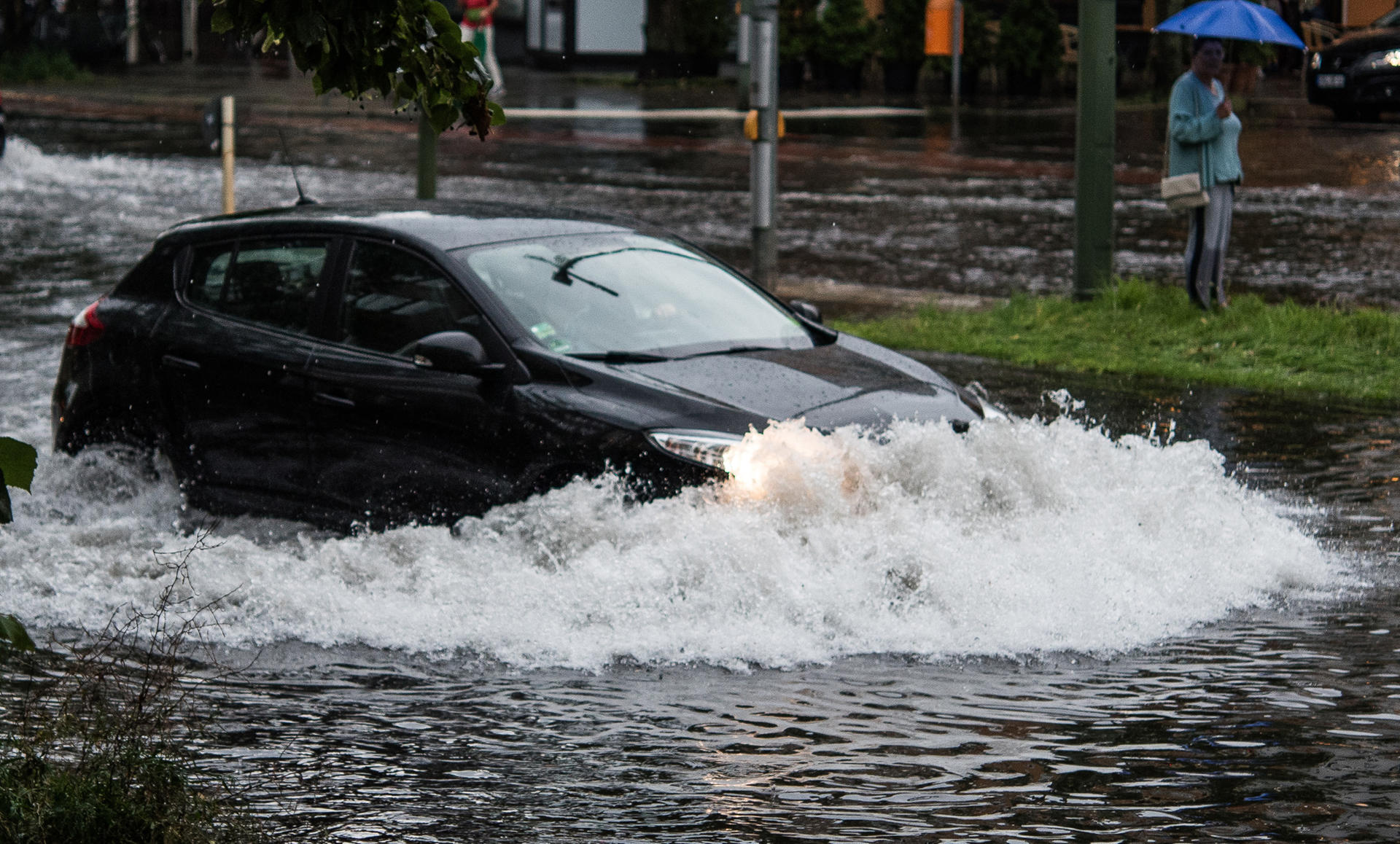 ueberschwemmte strassen in berlin